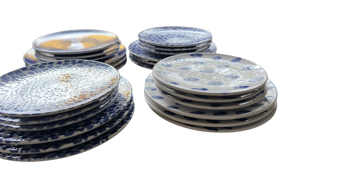 Grand Expressions Gallery and Home Store set of 6 blue and white patterned Vietri ceramic dinner and salad plates.
